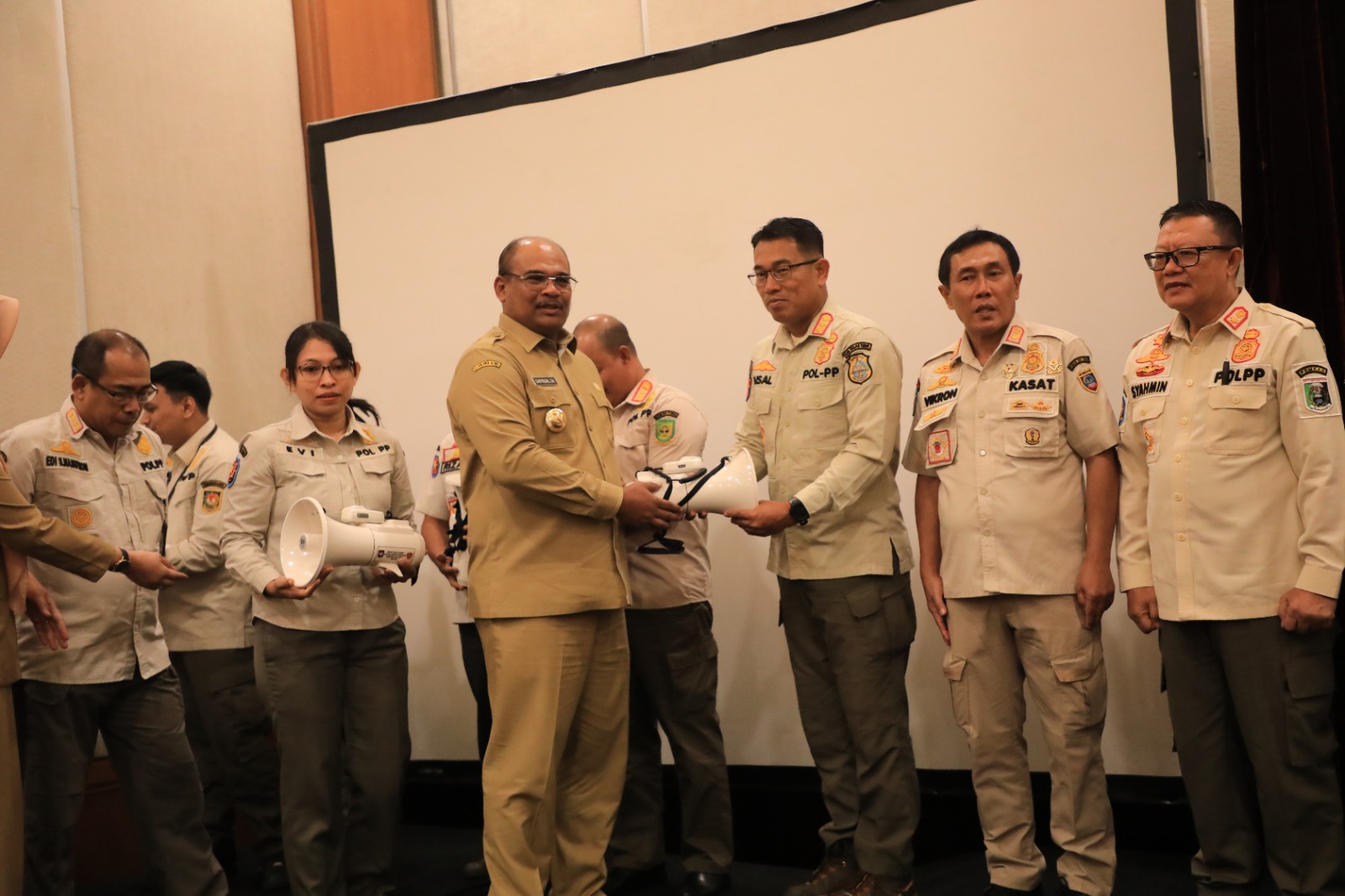 Perkuat Sarpras, Ditjen Bina Adwil Sampaikan Bantuan Pemerintah Trantibumlinmas