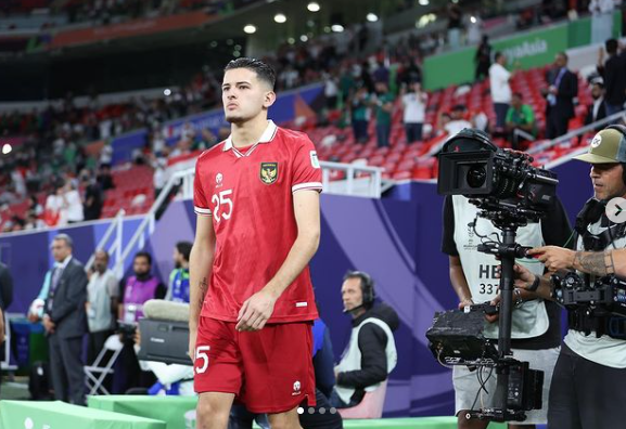 Justin Hubner  Seorang bek kuat yang pandai mendistribusikan bola