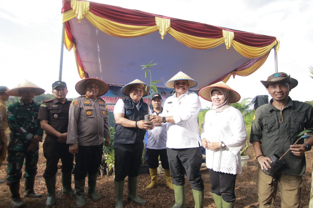 Masyarakat Banyu Asin Berpesta Panen Raya, Pj Safrizal Semarak Babel Harus Diwujudkan dengan Aksi