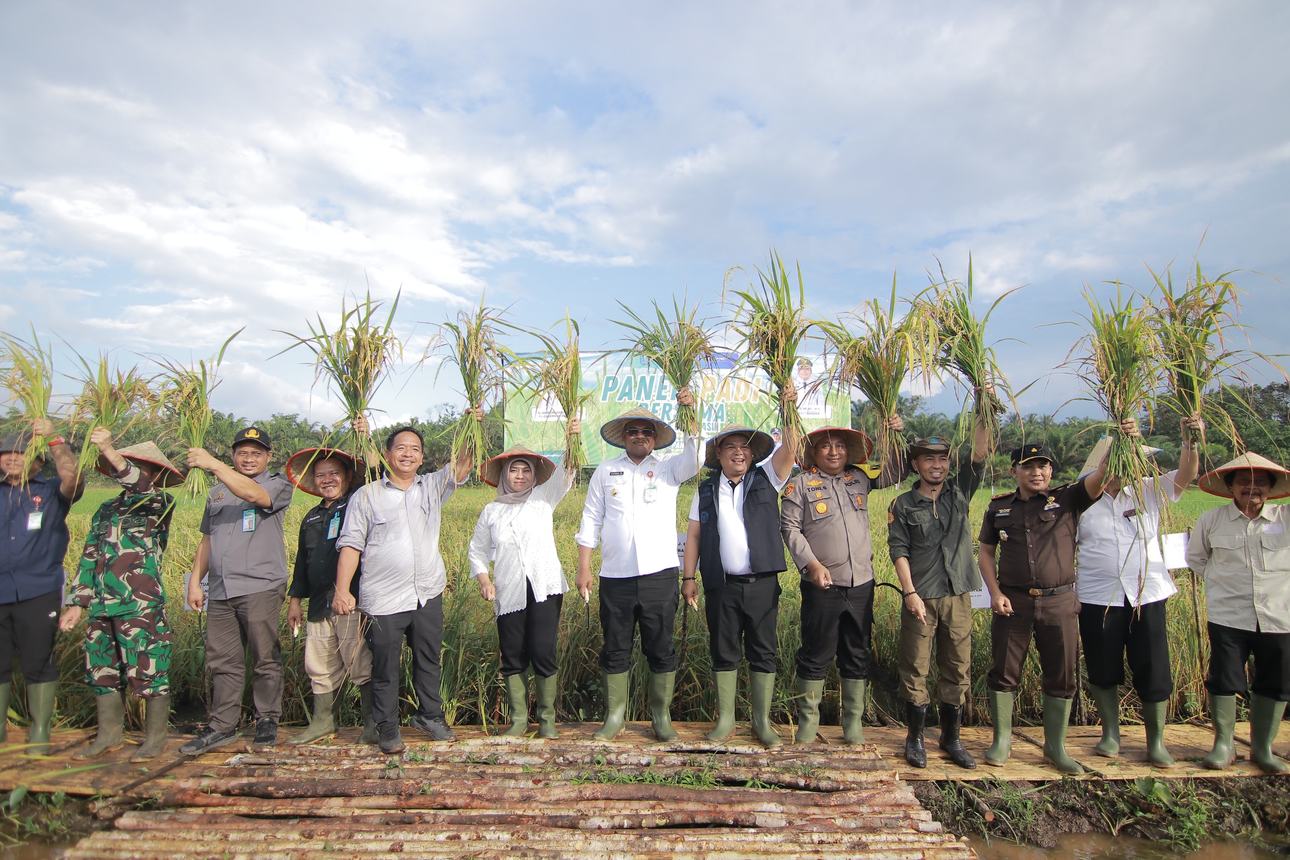 Masyarakat Banyu Asin Berpesta Panen Raya, Pj Safrizal: Semarak Babel Harus Diwujudkan dengan Aksi