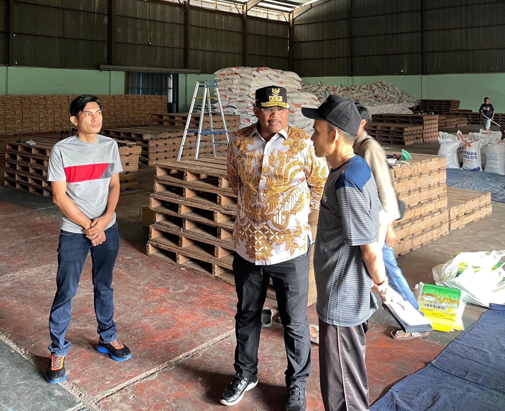 Pj Gubernur Safrizal Stok Bapok Aman, Masyarakat Tak Perlu Panik