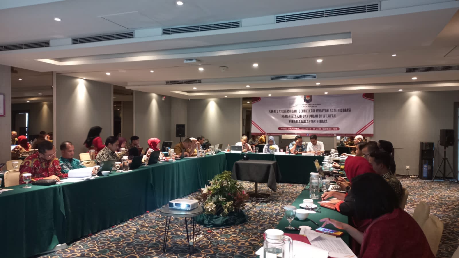 Menata Batas Negara Ditjen Bina Adwil Gelar Rapat Identifikasi Wilayah Administrasi dan Pulau di Perbatasan