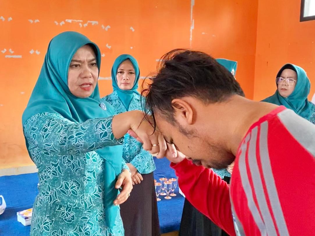 Panen Cabai di UPTD-PSBLH Selinsing, Pj Ketua TP PKK Dukung Program Ketahanan Pangan