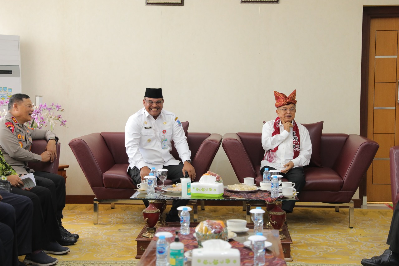 Pj Gubernur Sambut Baik Kedatangan Ketua Umum PMI Jusuf Kalla ke Kep. Babel