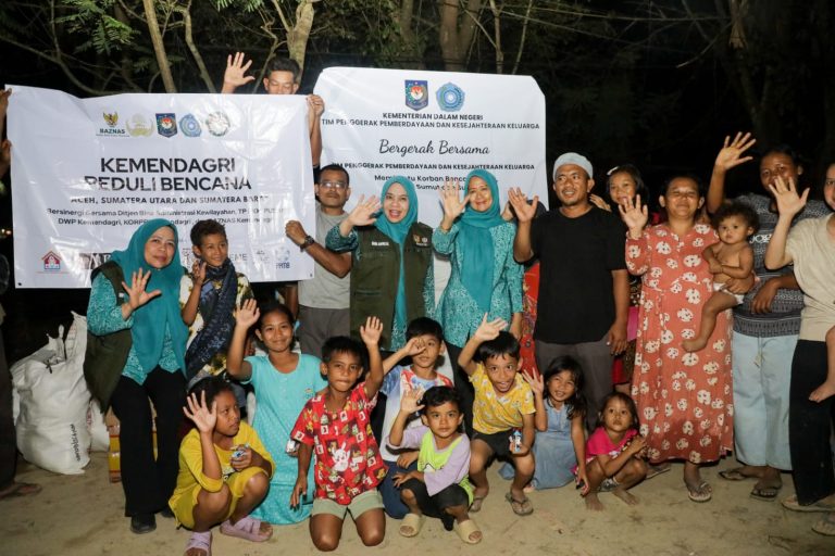 Respons Langsung di Lokasi Bencana, Ditjen Bina Adwil Kemendagri dan TP PKK Pusat Pastikan Bantuan Tersalurkan