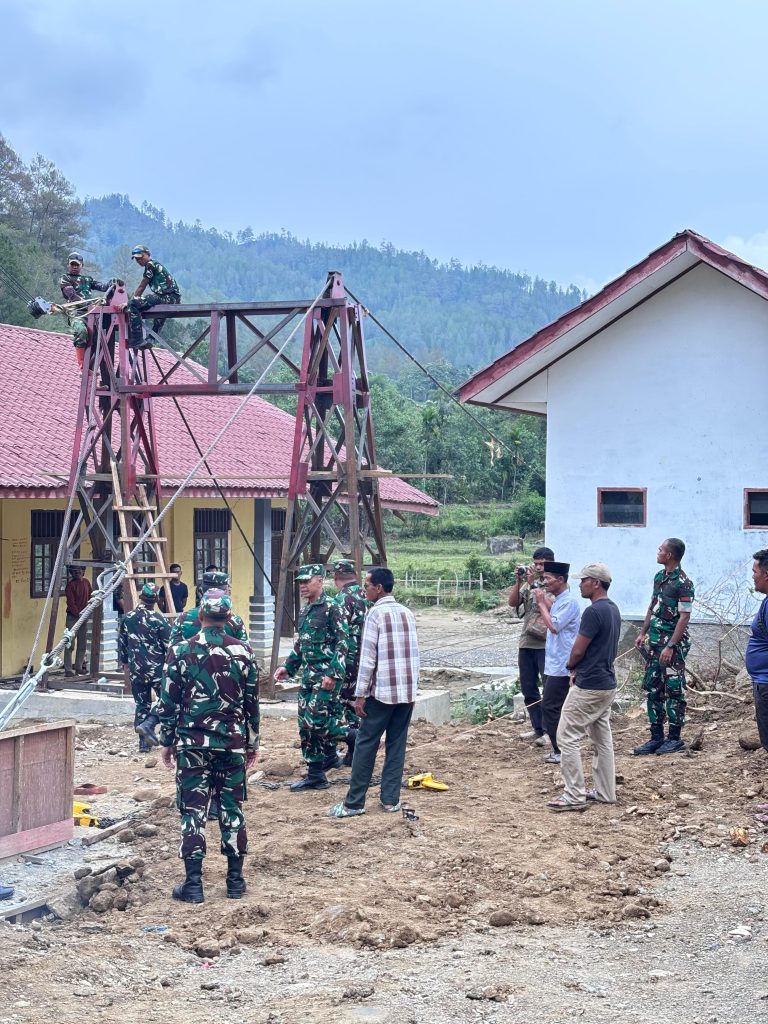 TNI Bangun Jembatan Gantung di Dabun Gelang