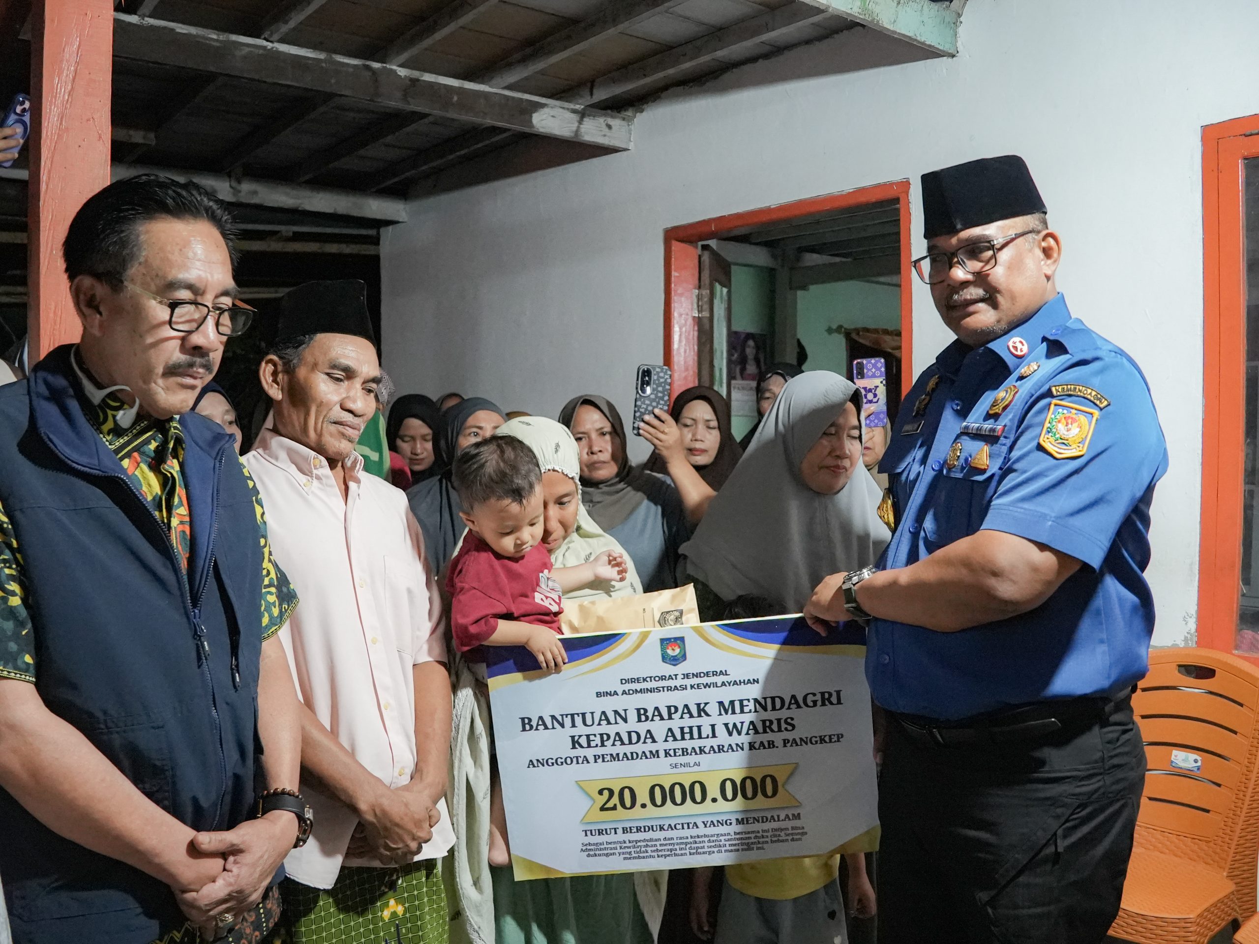 Safrizal Datangi Rumah Duka Tiga Anggota Damkar Pangkep: Duka Ini Jadi Momentum Berbenah